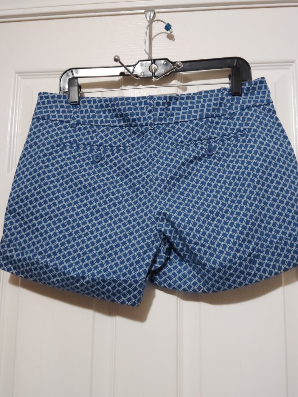 New York & Company vacation Women's Blue Geometric Print Shorts Size 8.Cotton - Picture 3 of 4